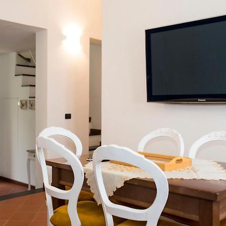 Casa Vacanze Tra Le Mura Леванто Екстер'єр фото